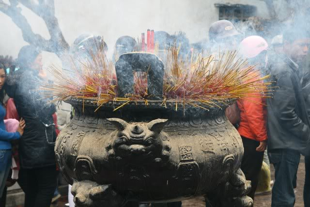 Bài trừ sắc thái mê tín