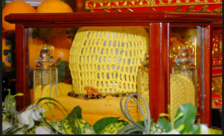 Mạn đàm về trao truyền Y Bát