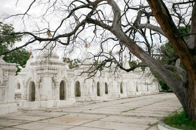 Myanmar: Bảo tồn Thánh điển Phật giáo đá cẩm thạch tại chùa Kuthodaw
